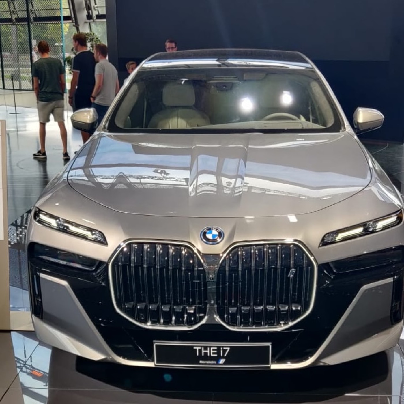 BMW i7