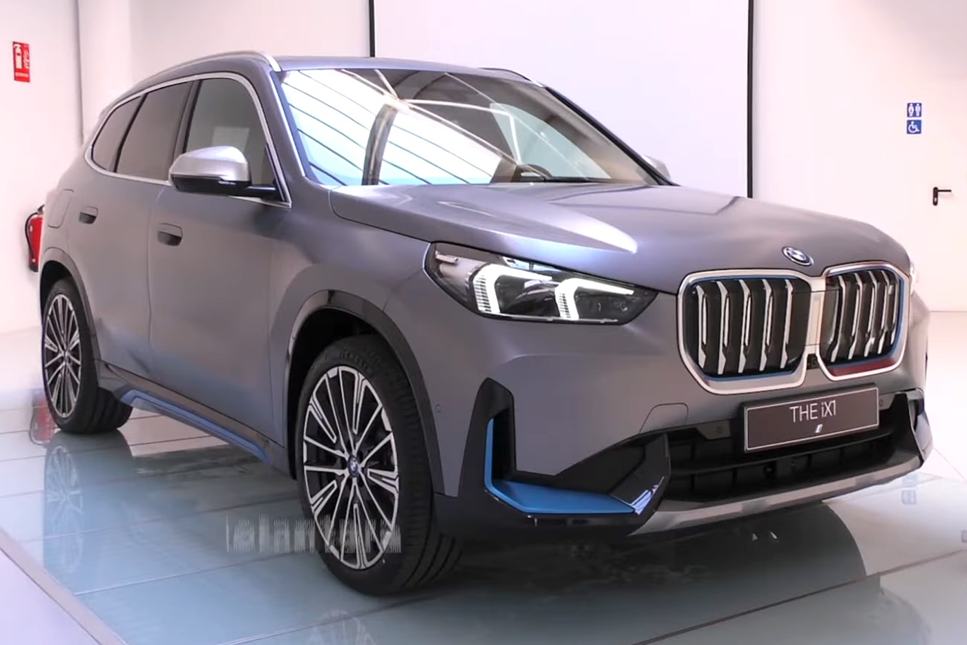 BMW iX1