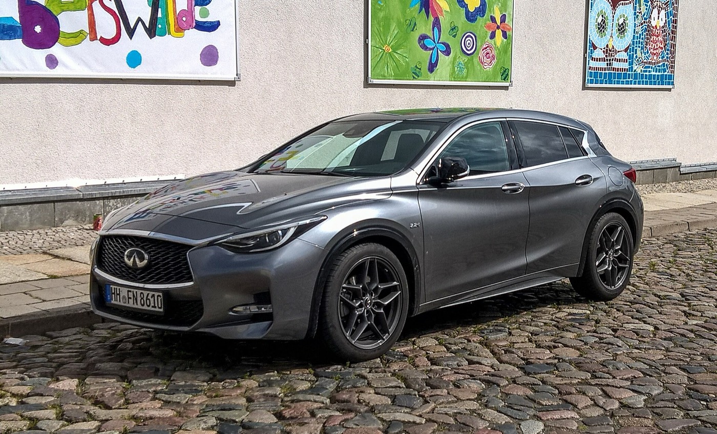 Infiniti Q30